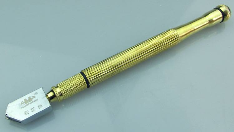 Новый друг лучше старых двух: масляный стеклорез вместо одноразовых роликовых