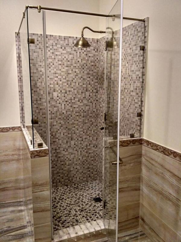 Какое стекло подойдет для душевой кабины — матовое или прозрачное