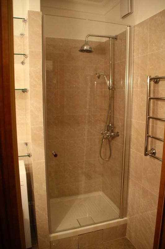 Как выбрать душевую кабину в маленькую ванную?