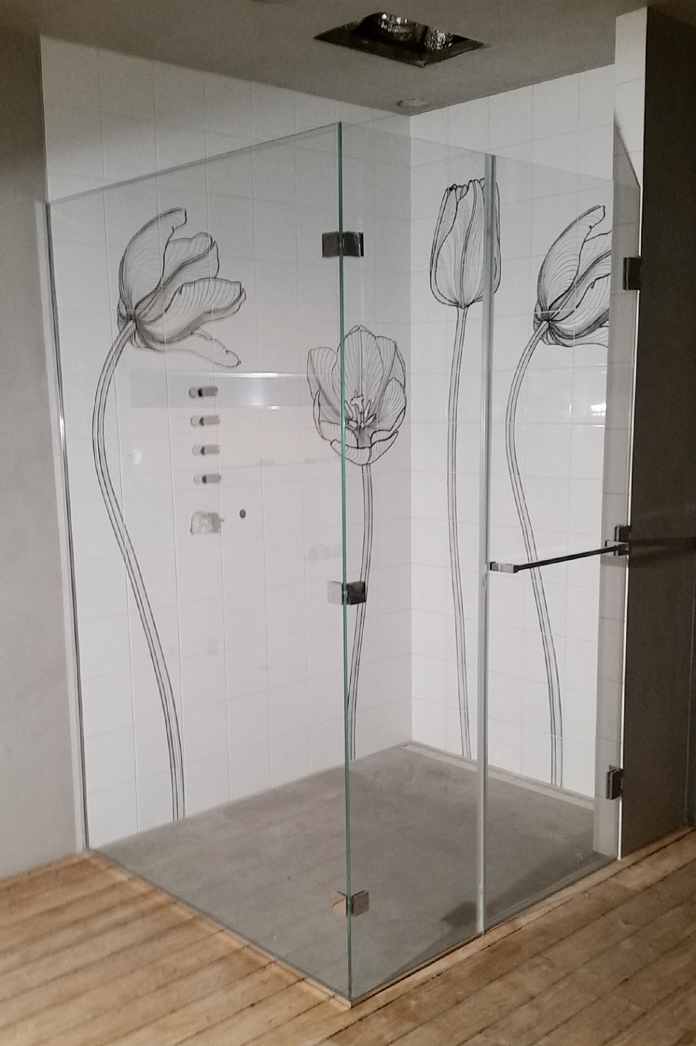 Монтаж душевых кабин из стекла