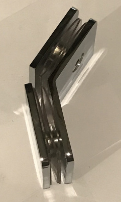 ZM-726, Коннектор стекло-стекло 135°, цвет полированный хром CP