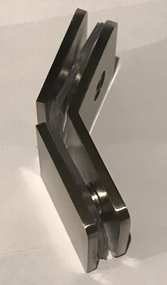 ZM-726, Коннектор стекло-стекло 135°, цвет матовый хром SC