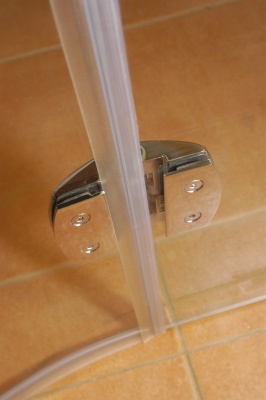 06530 31 Петля Atlantica, стекло-стекло 180°, открытие наружу, полированный хром, Германия